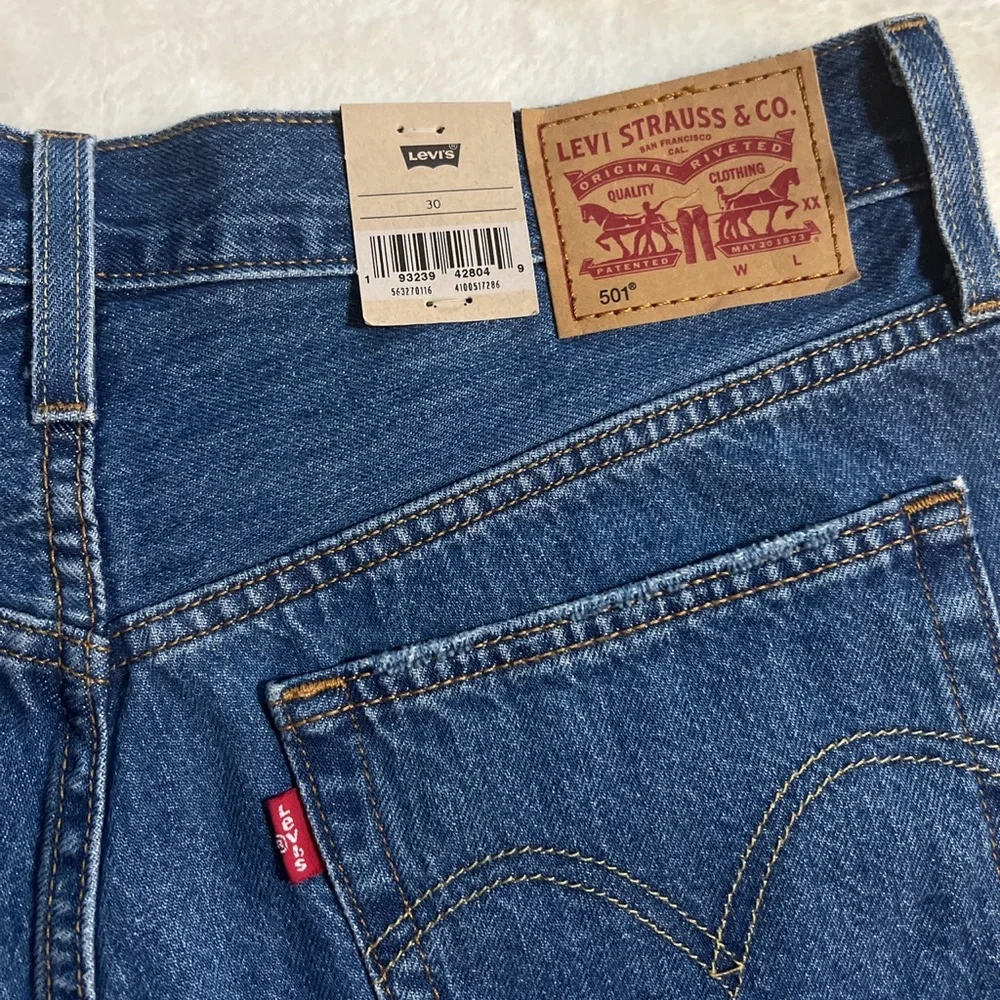 Levi’s 501 High Rise Ripped Shorts - NWT - Picture 4 of 4